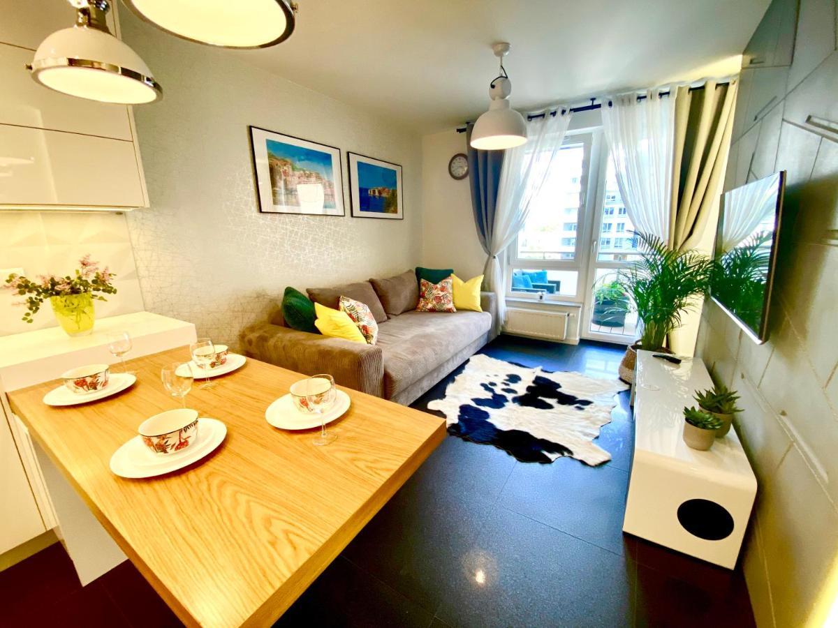 New Wave Big & Beautiful -parking Apartment *