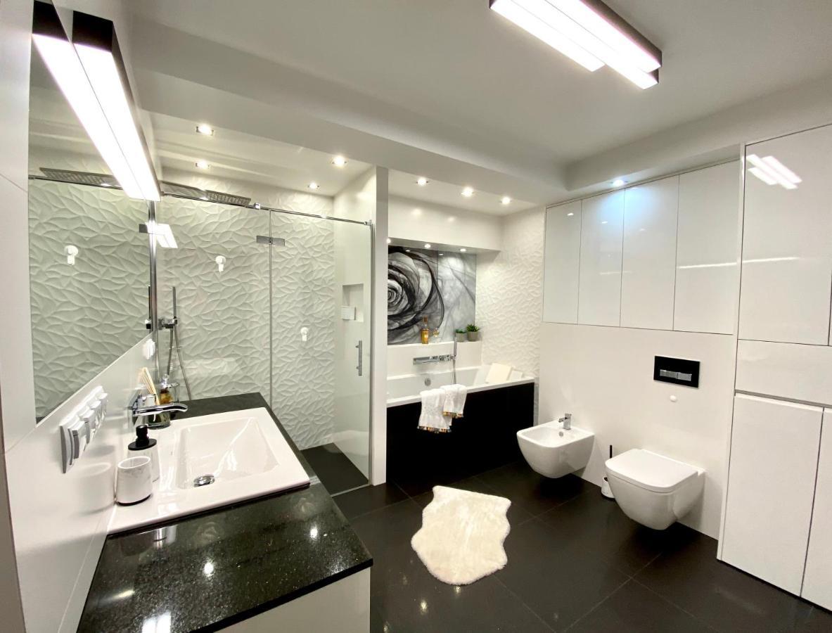 New Wave Big & Beautiful -parking Apartment *