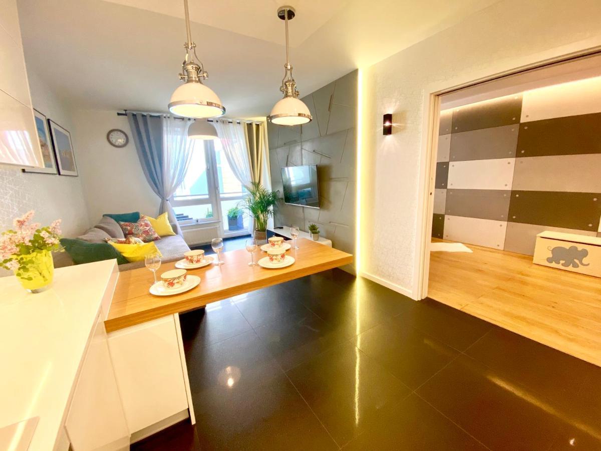 New Wave Big & Beautiful -parking Apartment Rzeszow