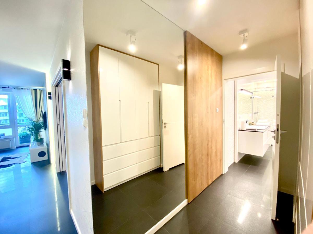 New Wave Big & Beautiful -parking Apartment *